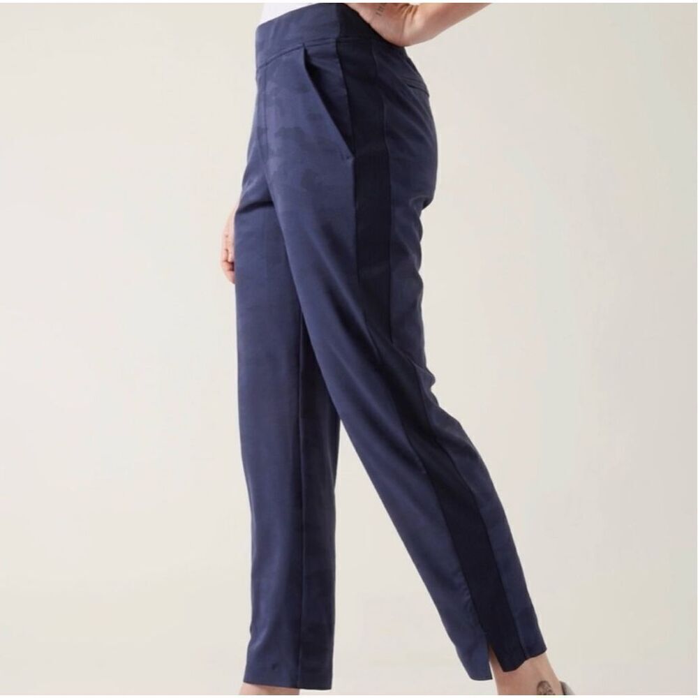 ✨ATHLETA BROOKLYN CAMO NAVY SZ 12T JOGGER✨